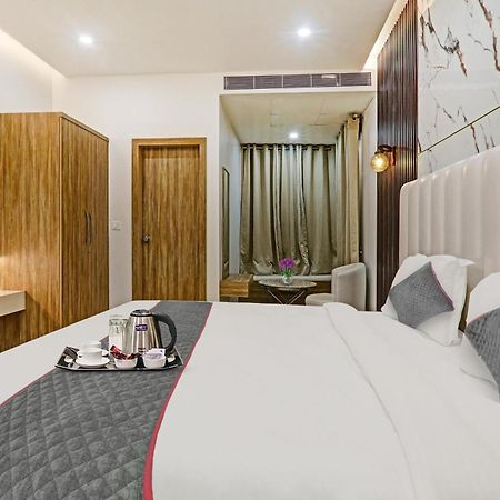 Super Townhouse Hotel Impact Chinhat Bagian luar foto