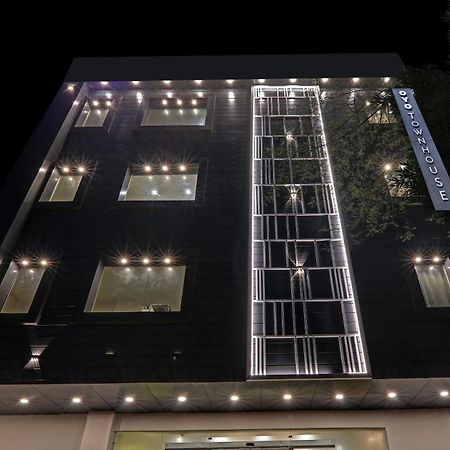 Super Townhouse Hotel Impact Chinhat Bagian luar foto