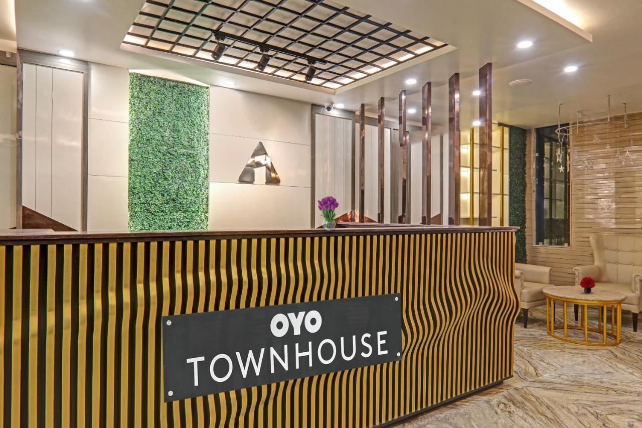 Super Townhouse Hotel Impact Chinhat Bagian luar foto