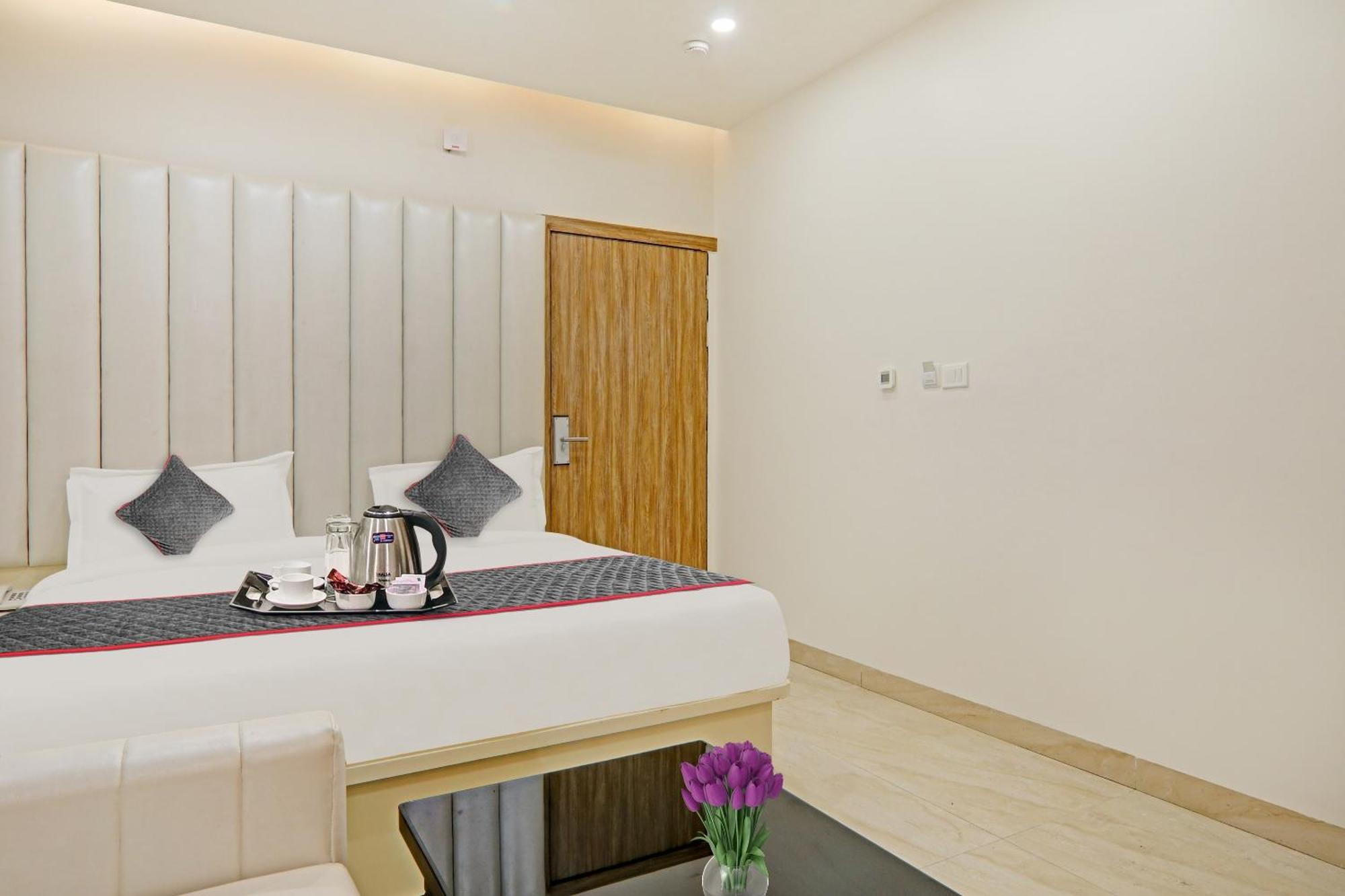 Super Townhouse Hotel Impact Chinhat Bagian luar foto
