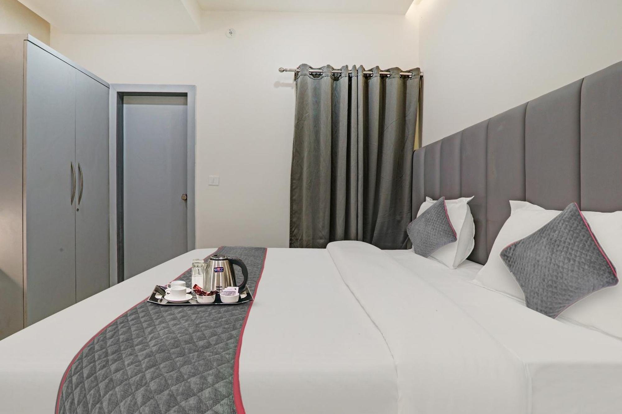 Super Townhouse Hotel Impact Chinhat Bagian luar foto
