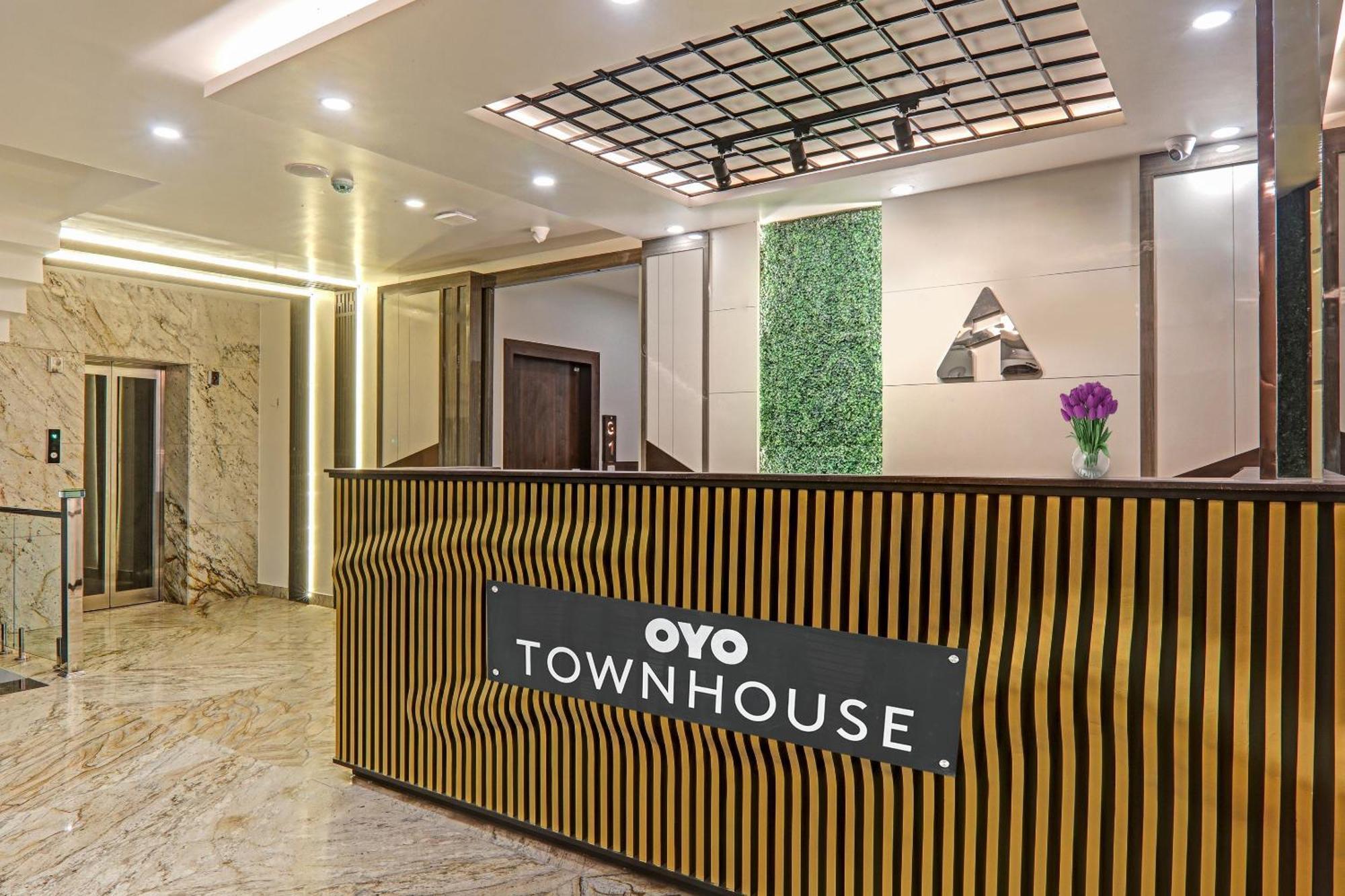 Super Townhouse Hotel Impact Chinhat Bagian luar foto