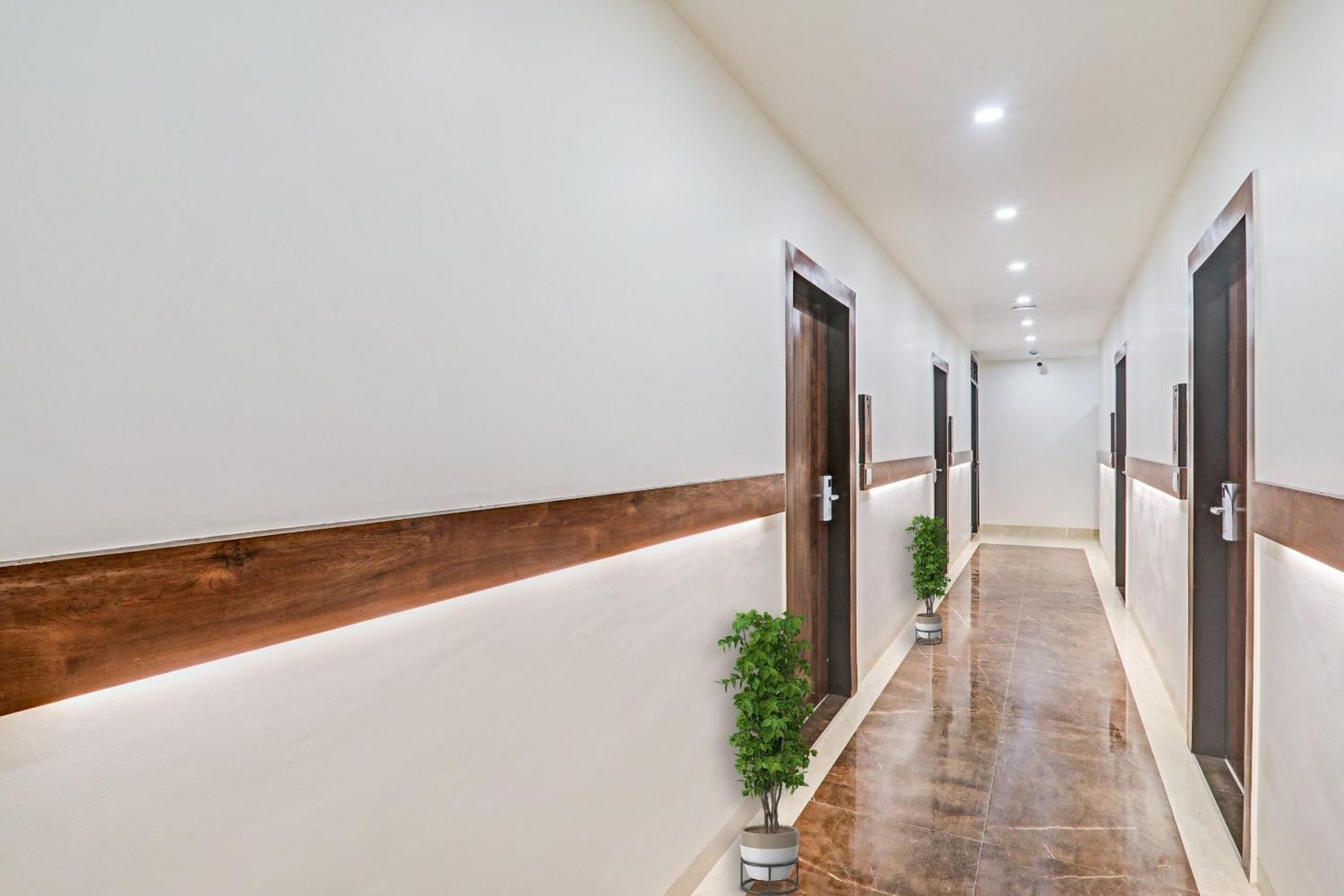 Super Townhouse Hotel Impact Chinhat Bagian luar foto