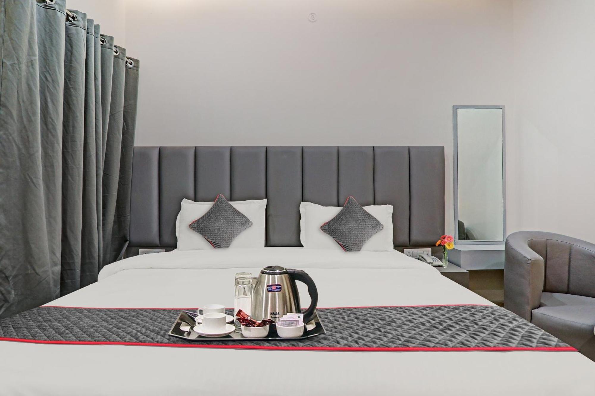 Super Townhouse Hotel Impact Chinhat Bagian luar foto