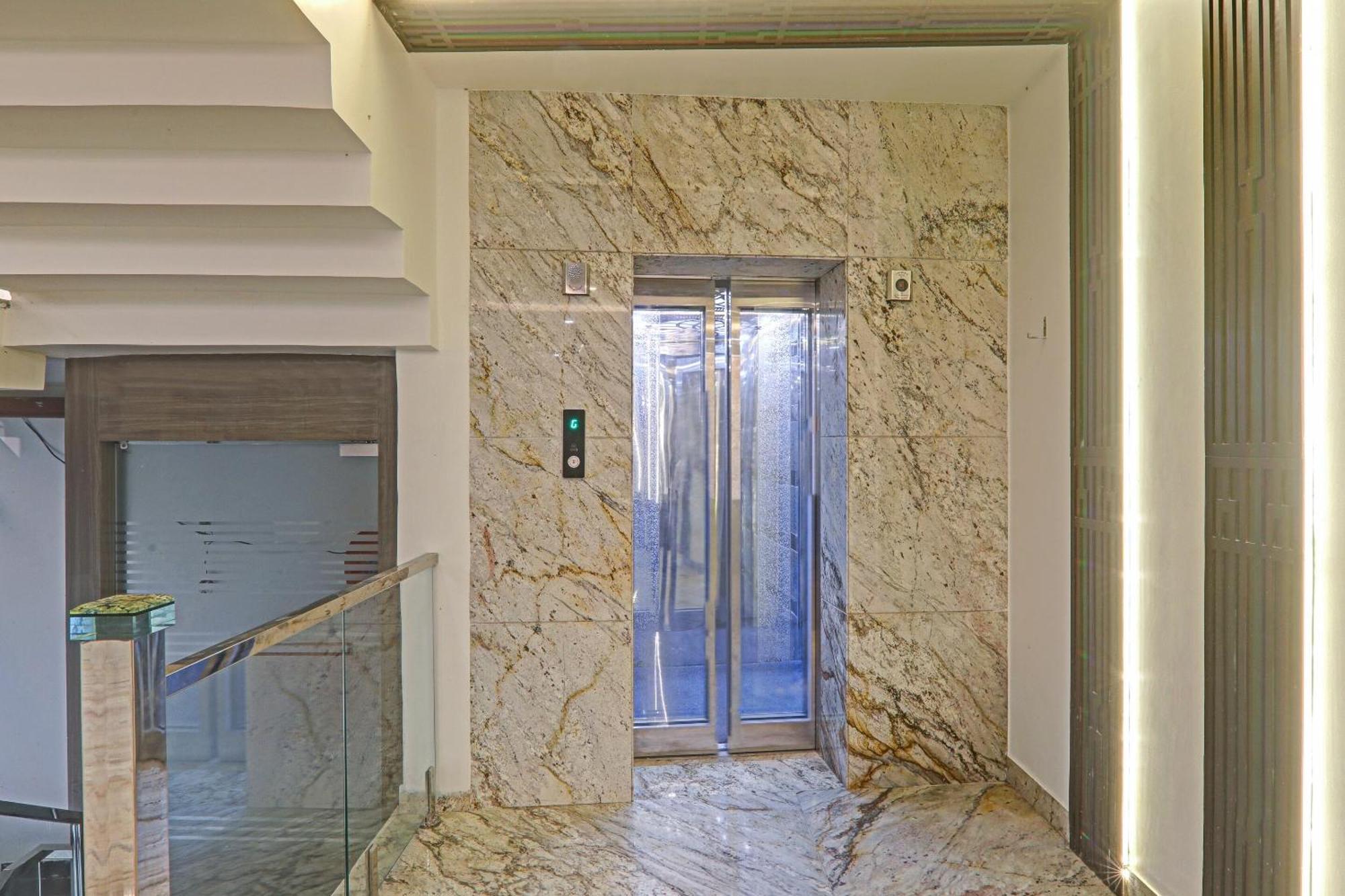 Super Townhouse Hotel Impact Chinhat Bagian luar foto