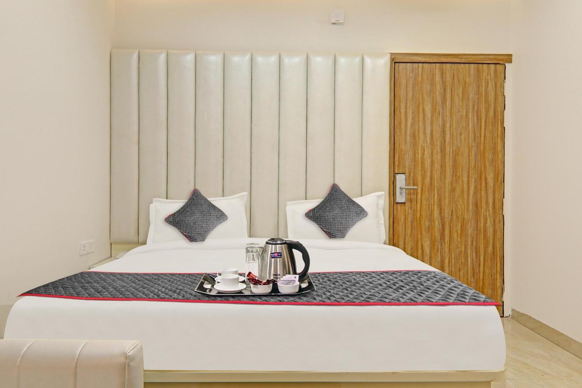 Super Townhouse Hotel Impact Chinhat Bagian luar foto